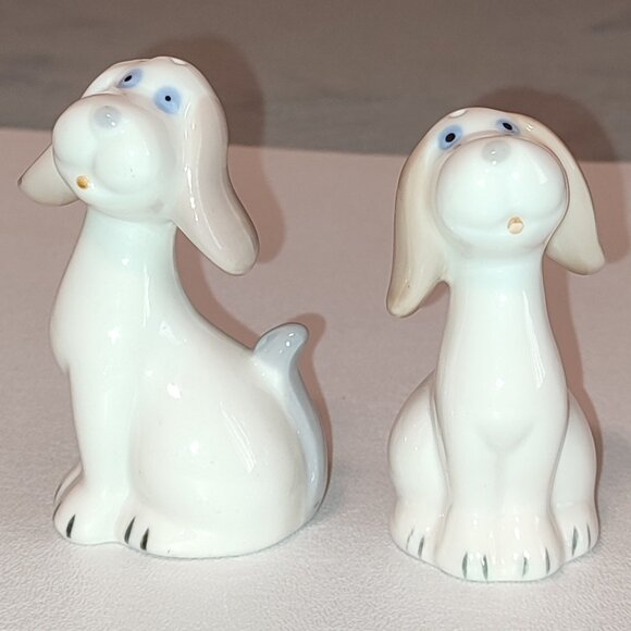 Dogs Puppies Salt Pepper Shakers S&P Shaker Set Porcelain Cottage Core Vintage - Picture 2 of 9